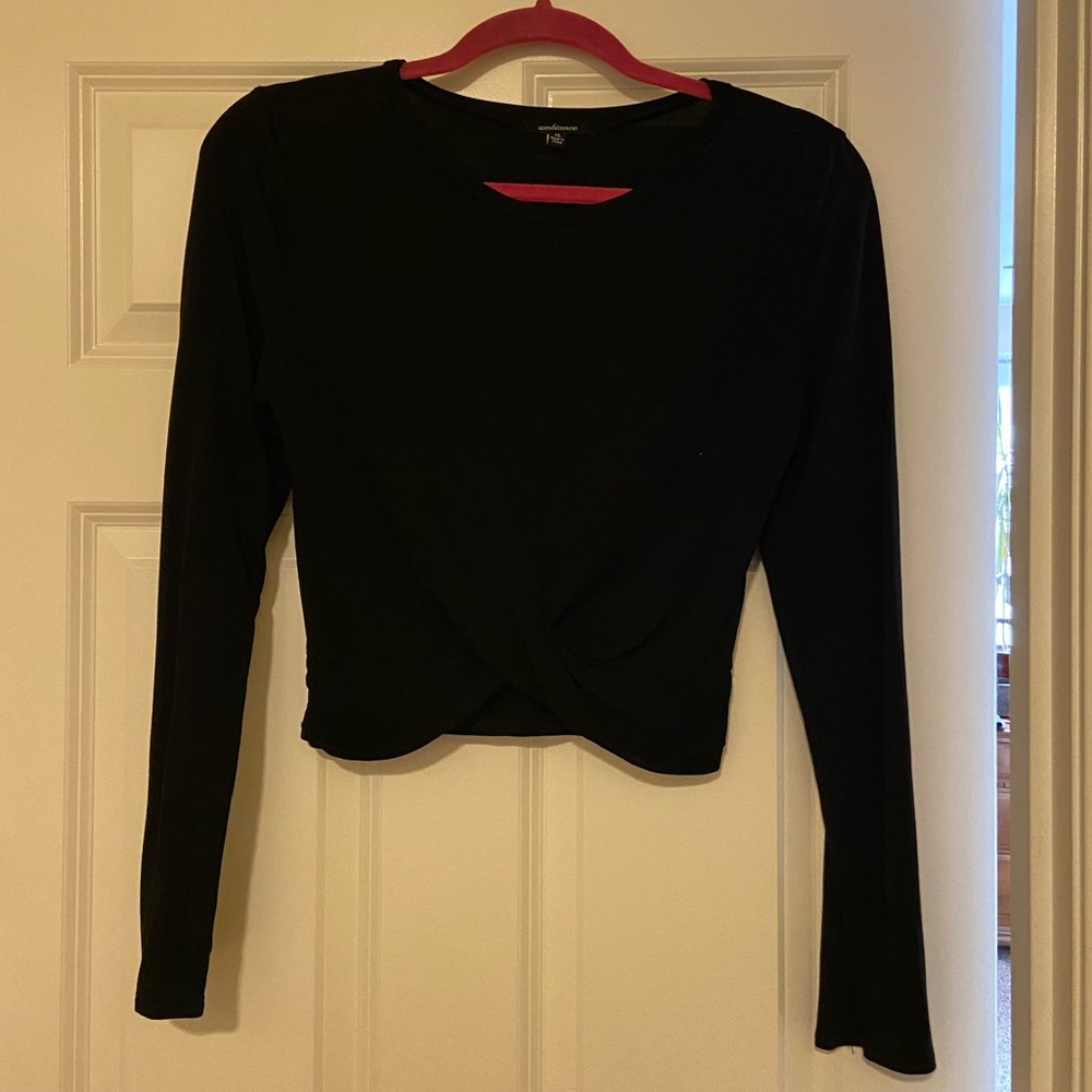Black long sleeve crop top